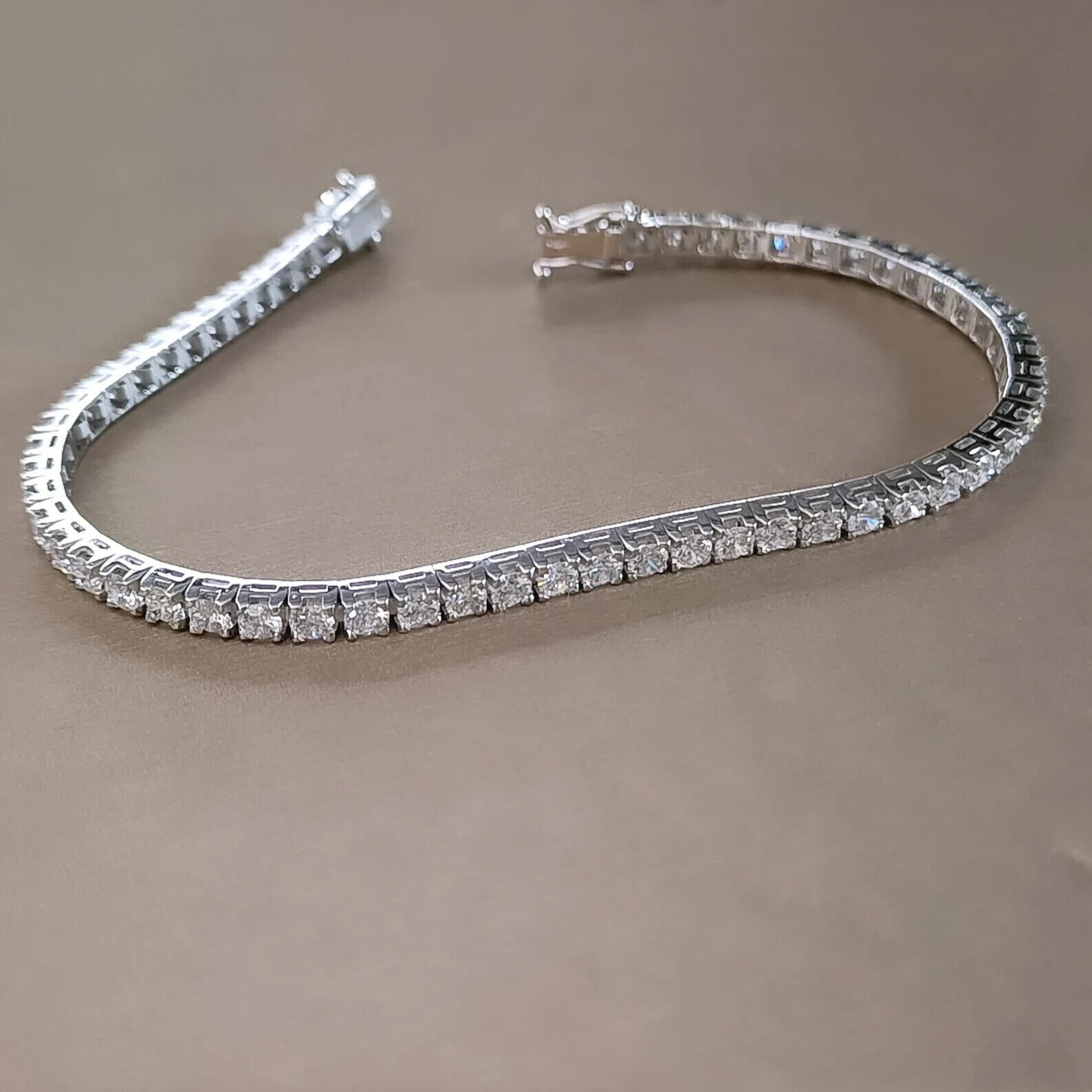 Women\'s Day Special 5Ct Round Lab Grown Diamond Tennis Bracelet In 925 Silver