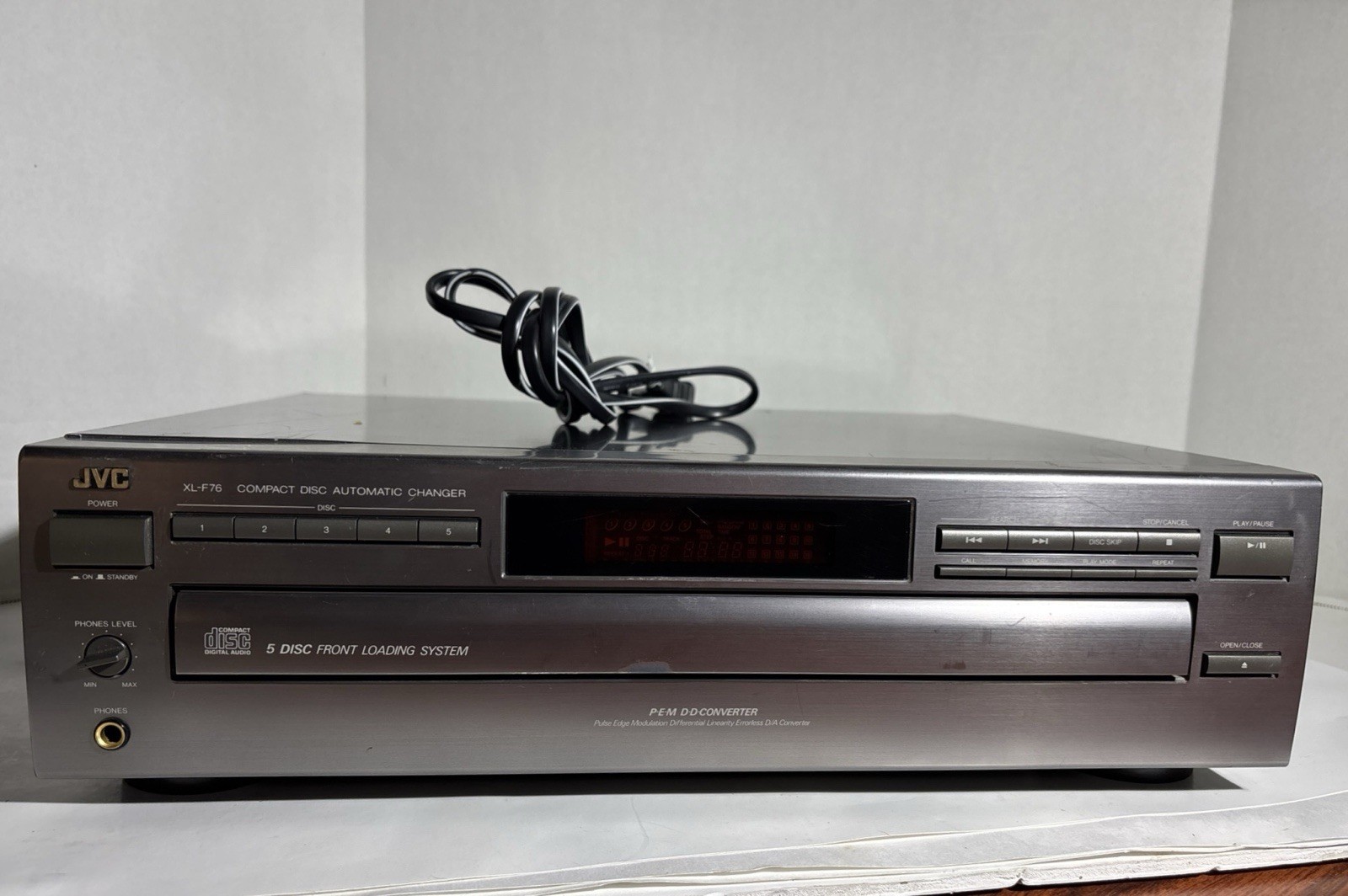 Vintage JVC XL-F76TN 5-Disc CD Carousel Player - Titanium - For Parts Only Vintage JVC XL-F76TN 5-Disc CD Carousel Player - Titanium - For Parts Only