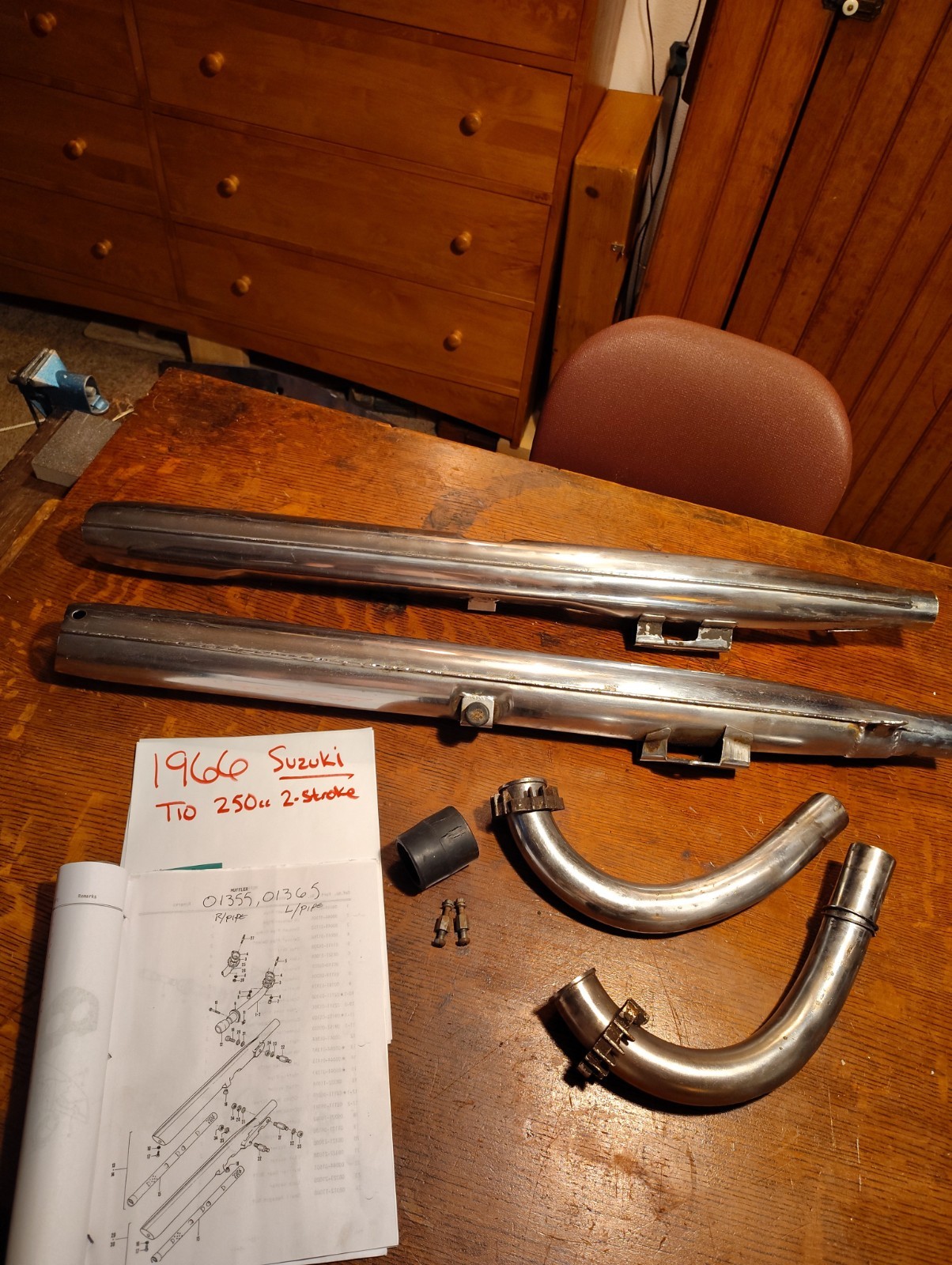 1966 Suzuki T10 250 L/R Exhaust Pipes & Mufflers OG 2 Stroke Vintage Motorcycle 1966 Suzuki T10 250 L/R Exhaust Pipes & Mufflers OG 2 Stroke Vintage Motorcycle