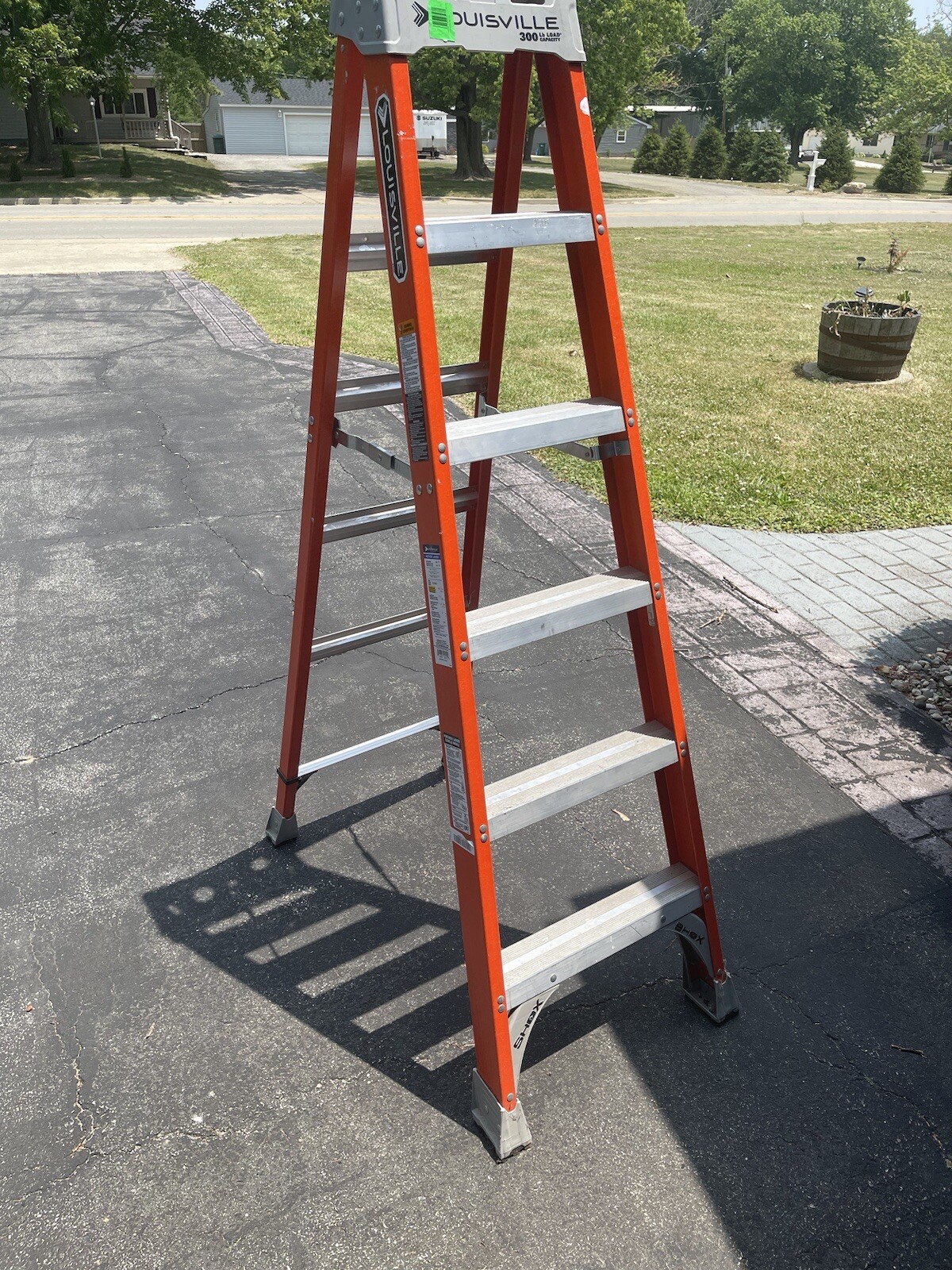 Louisville Ladder 6 ft Fiberglass Stepladder.