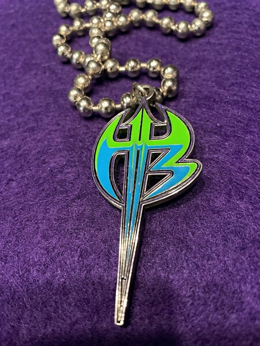 2009 WWE Jeff Hardy Enigma Necklace Green Blue RARE Authentic Pendant Ball Chain