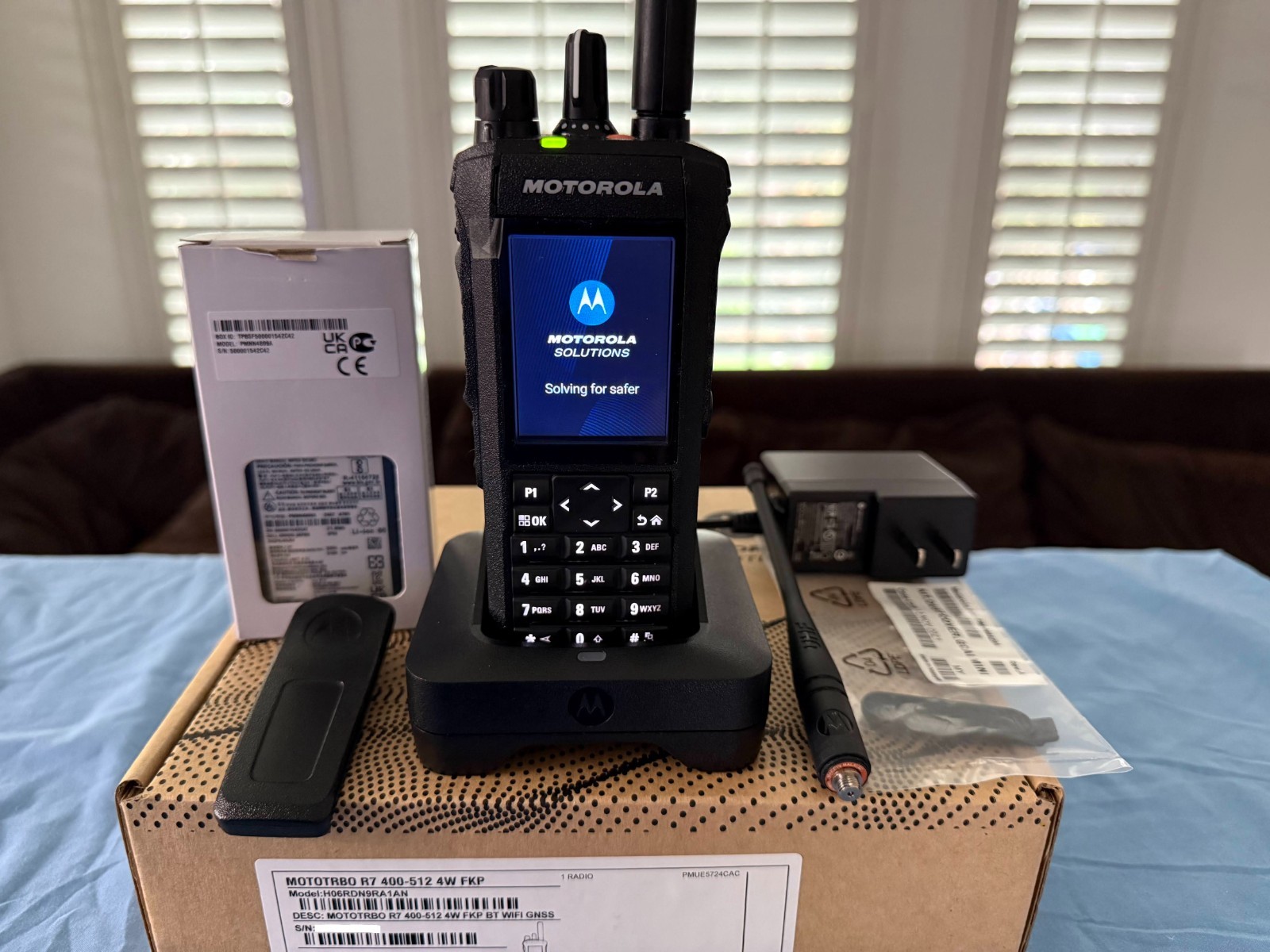 Motorola Solutions R7 UHF New Old Stock FKP WIFI BT GNSS(Free Fedex 2D) Warranty