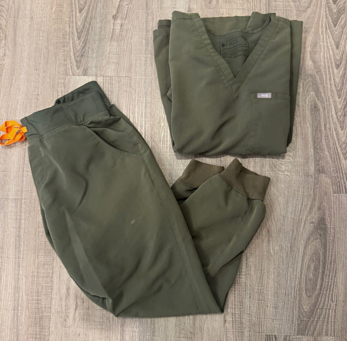 FIGS Women’s Green 2pc Scrub Set V-Neck Top Jogger Pants M Stretch Pockets