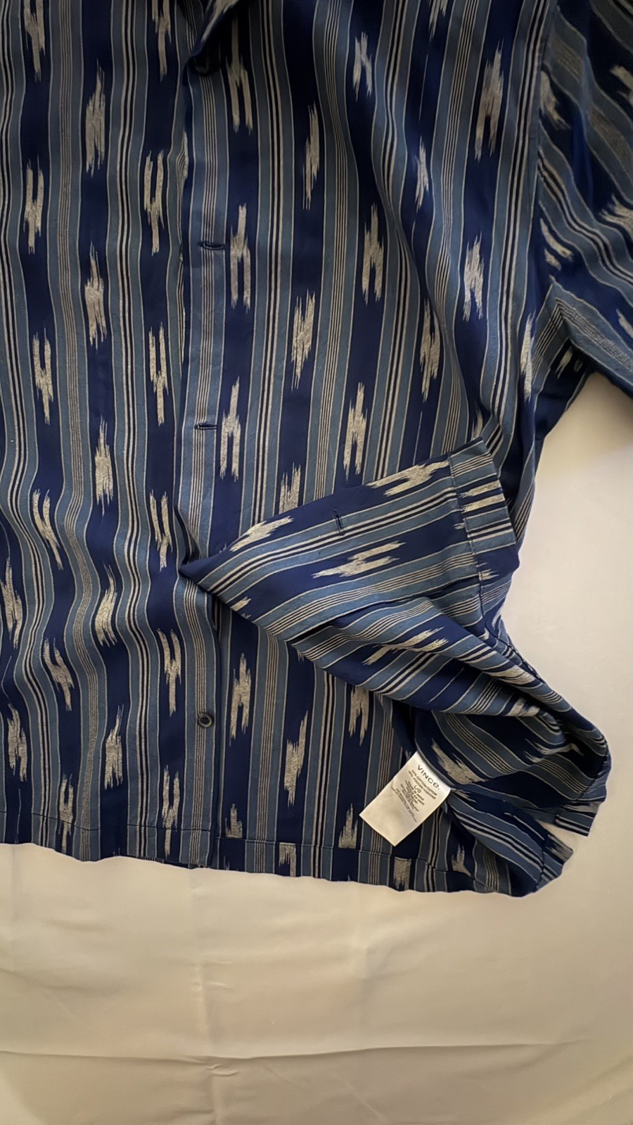 New Vince Ikat Cabana Men\'s Short Sleeve Blue Southwestern Button Up Shirt Sz L New Vince Ikat Cabana Men\'s Short Sleeve Blue Southwestern Button Up Shirt Sz L