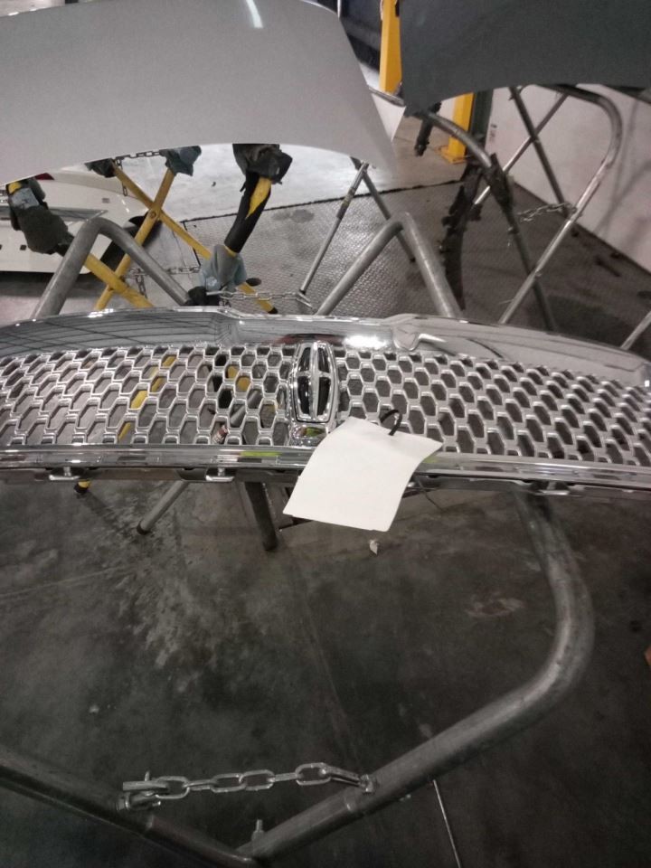 Grille Upper Without Front Camera Fits 17-20 LINCOLN CONTINENTAL 823644 Grille Upper Without Front Camera Fits 17-20 LINCOLN CONTINENTAL 823644
