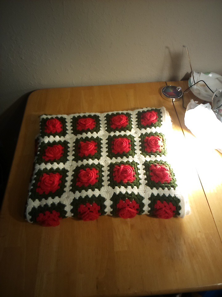 Handmade Crochet Knit Afghan of 3D Red Rose Flower Quilt Couch Lap Throw Blanket