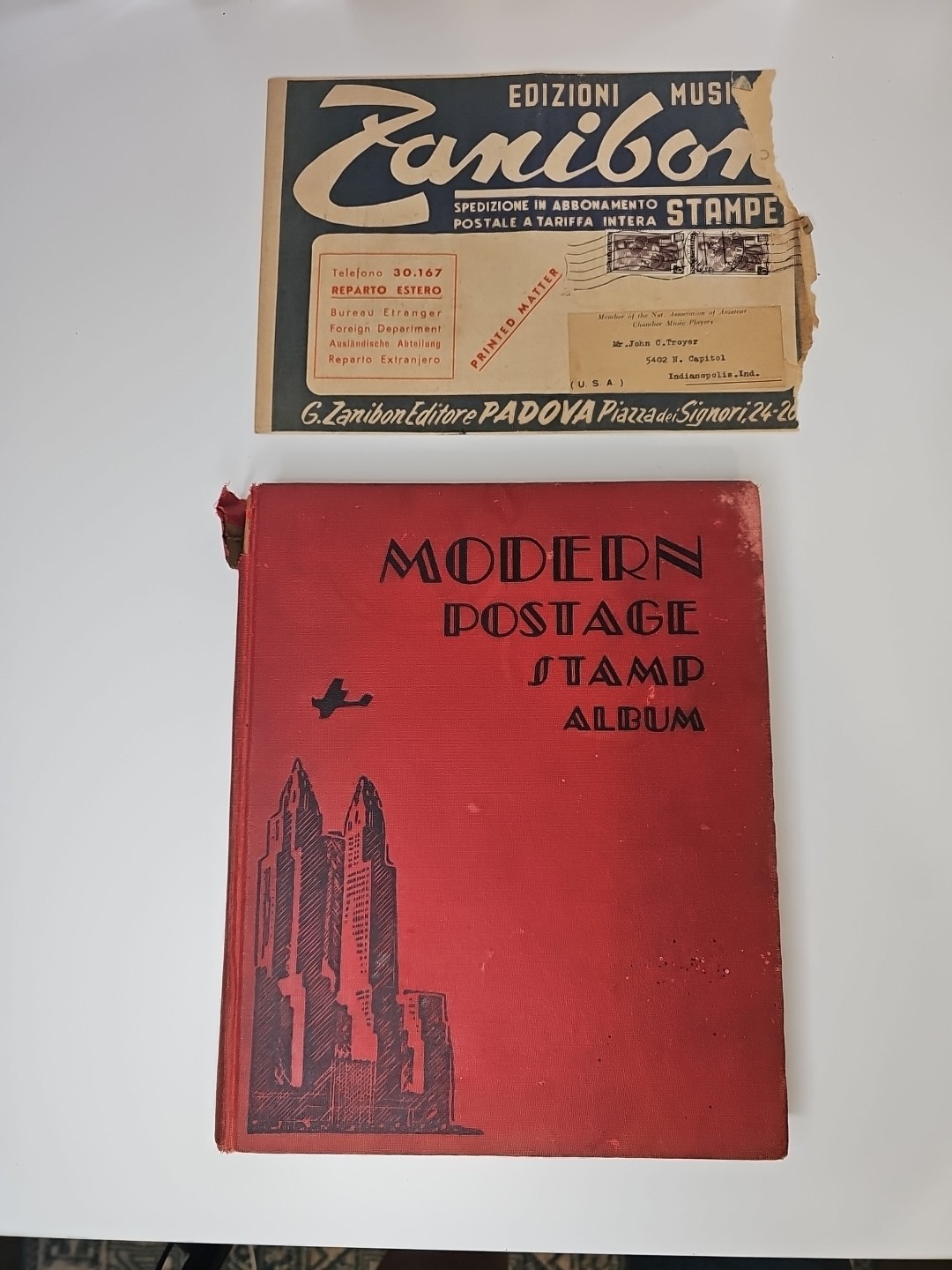 VINTAGE SCOTT MODERN POSTAGE STAMP ALBUM 1944 W/400+  Stamps