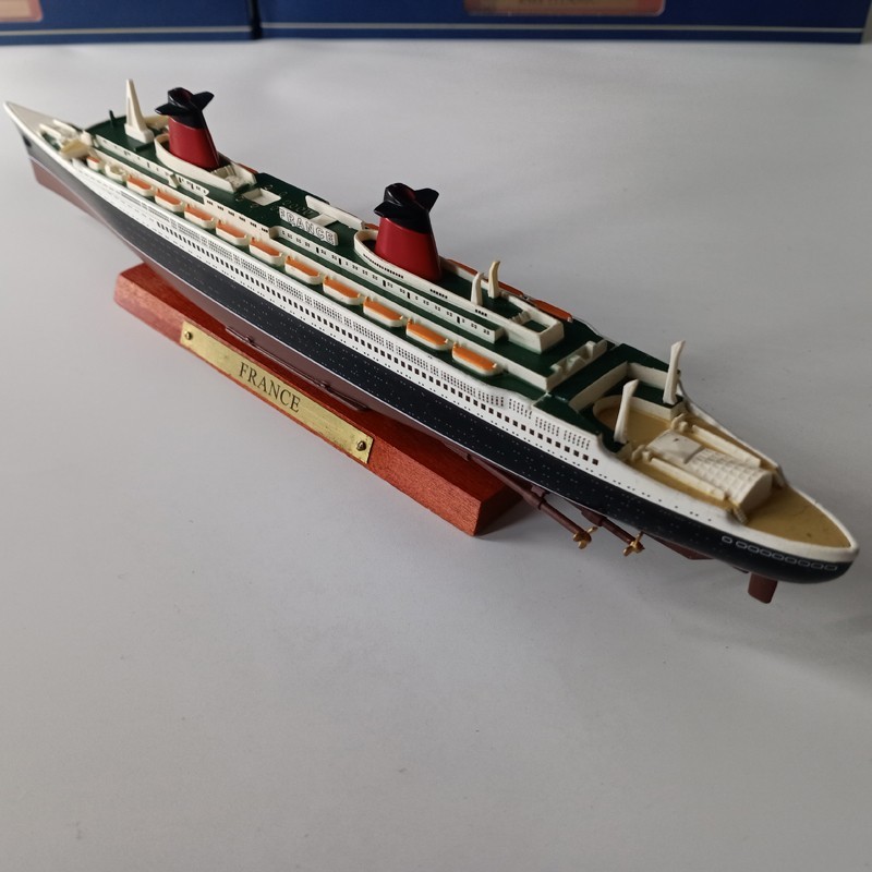 1:1250 Alloy Diecast Cruise Ship Model SS France Ocean Liner Collection Souvenir