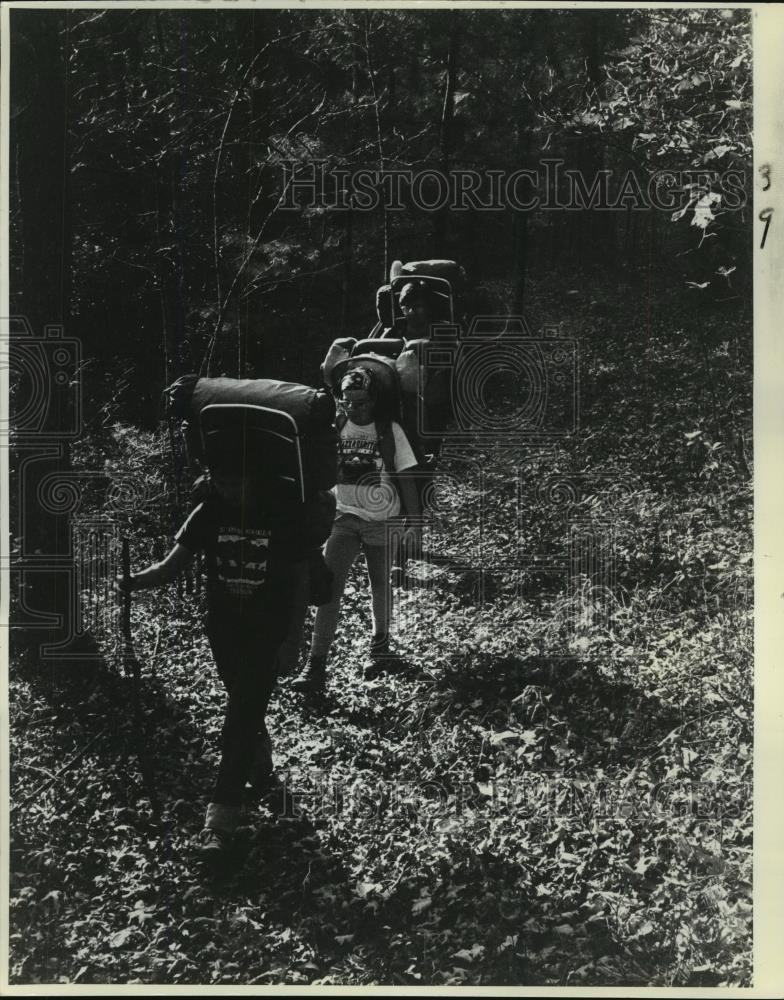 1982 Press Photo Hikers on the Appalachian Trail - noa20048