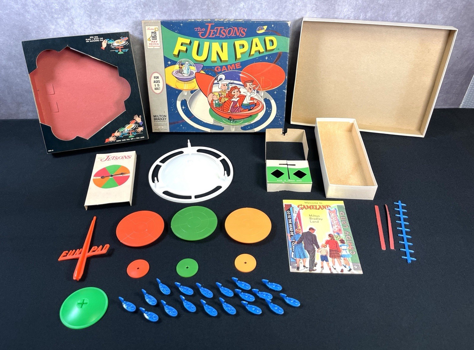 1963 Vintage The Jetsons Fun Pad Milton Bradley Board Game 100% Complete