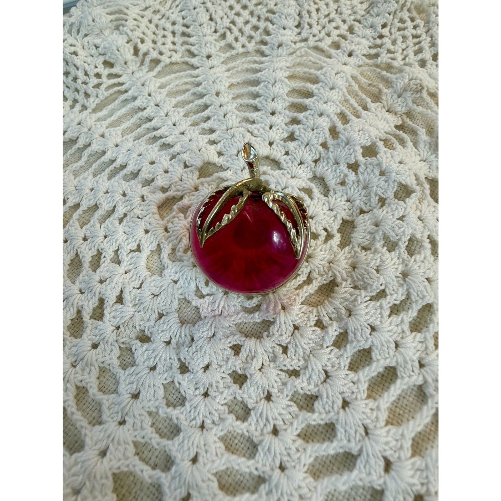 Vintage 1972 Sarah Coventry Red Apple Jelly Belly Brooch Pin Signed