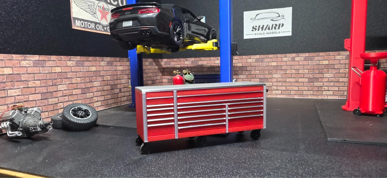 1/24 scale tool box-red- for model displays or diorama 1/24 scale tool box-red- for model displays or diorama