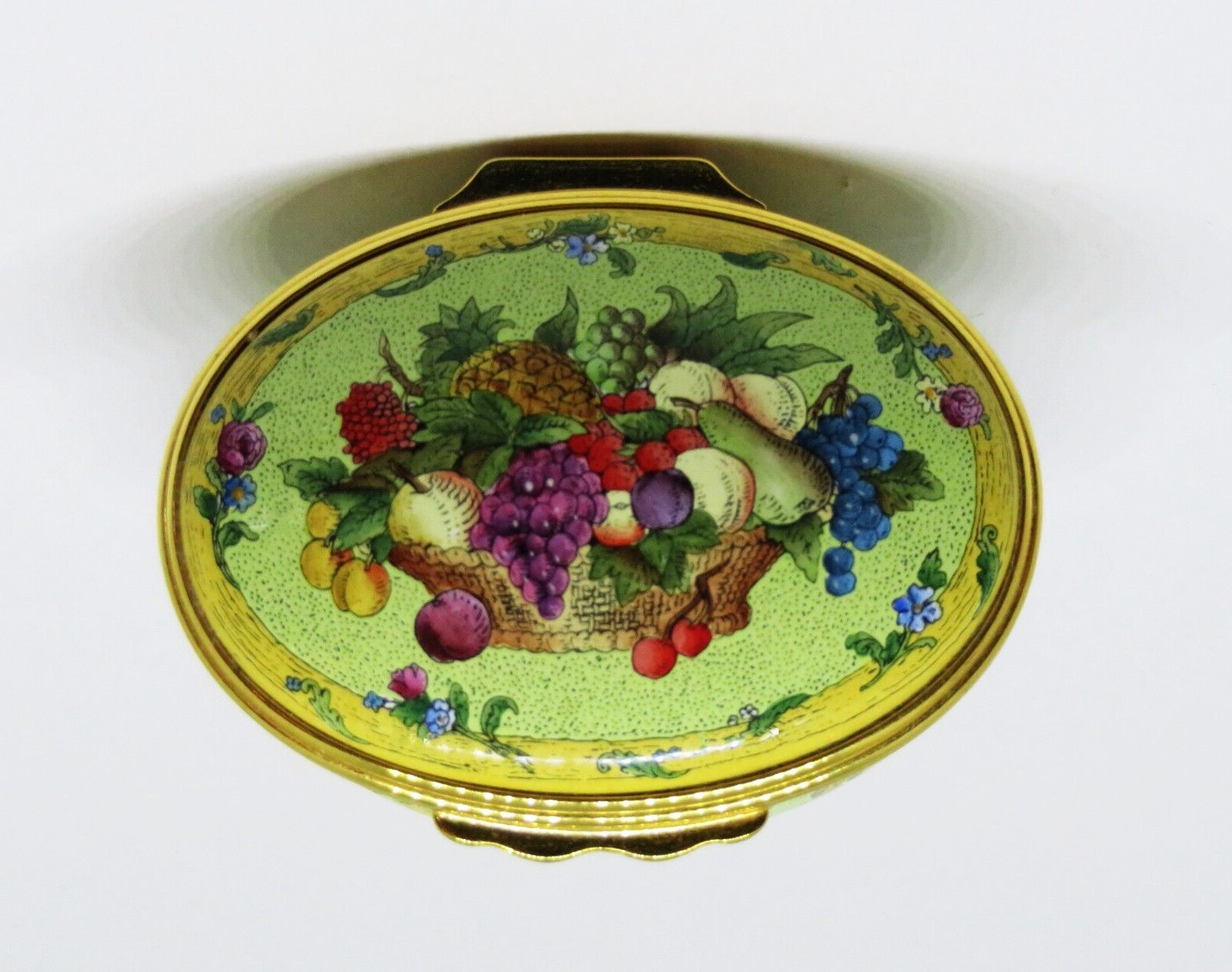 HALCYON DAYS ENGLISH ENAMEL BOX - WICKER FRUIT BASKET - FLOWERS - GRAPES - PEARS HALCYON DAYS ENGLISH ENAMEL BOX - WICKER FRUIT BASKET - FLOWERS - GRAPES - PEARS