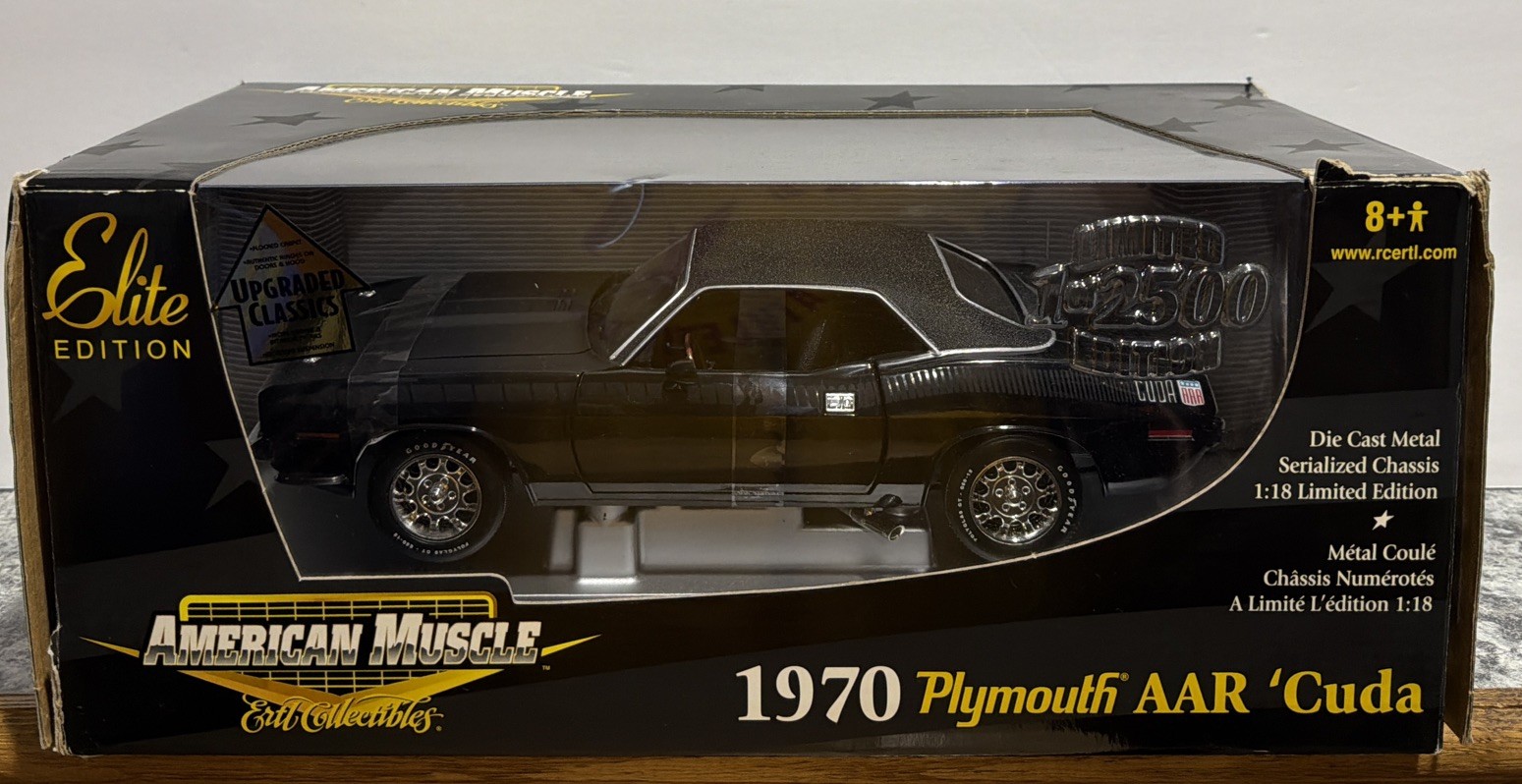 American Muscle ERTL Collectibles 1970 Plymouth AAR Cuda 1:18 1 of 2500 American Muscle ERTL Collectibles 1970 Plymouth AAR Cuda 1:18 1 of 2500