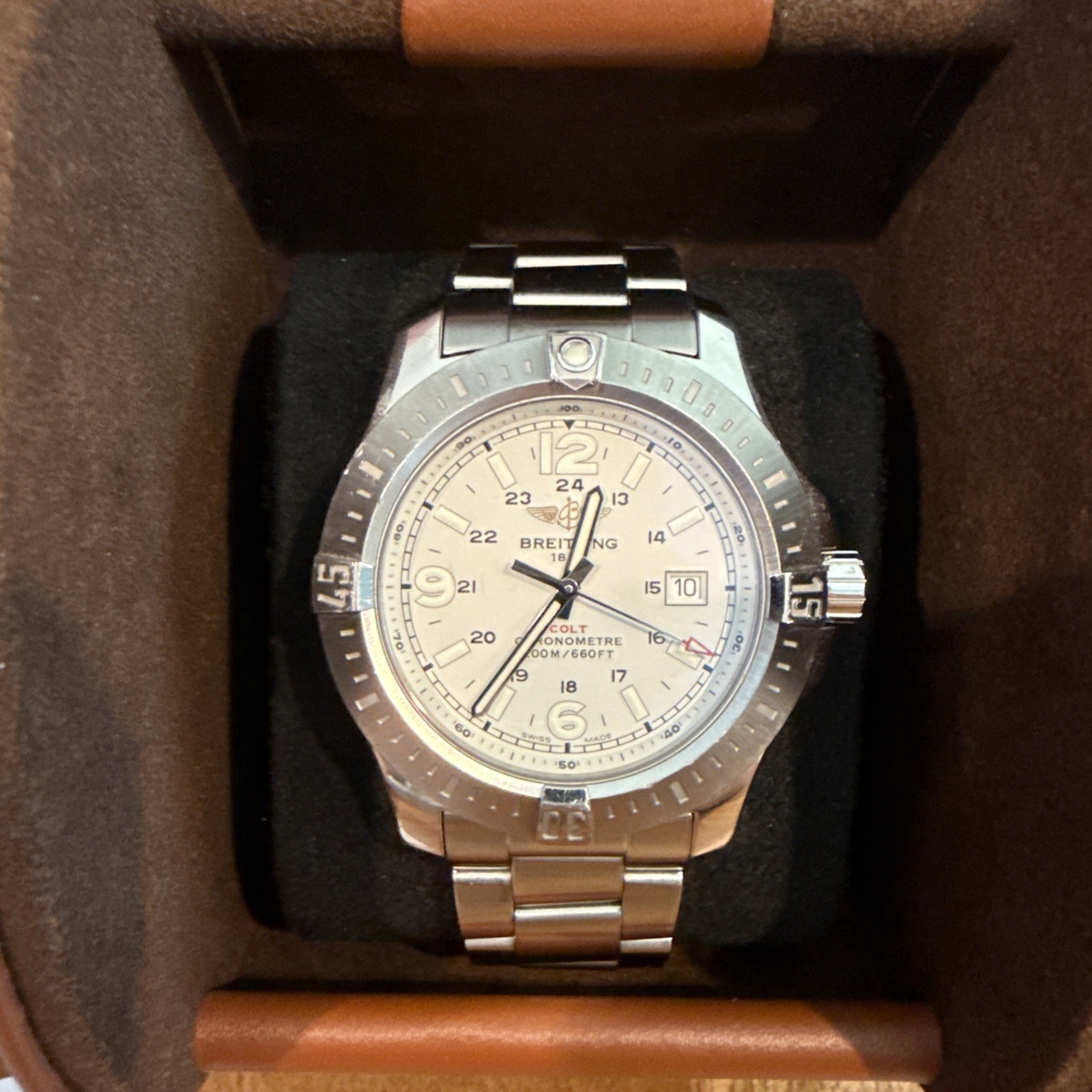 Breitling Colt Chronometer Arctic White Dial Mens 44mm Super Quartz Discontinued Breitling Colt Chronometer Arctic White Dial Mens 44mm Super Quartz Discontinued