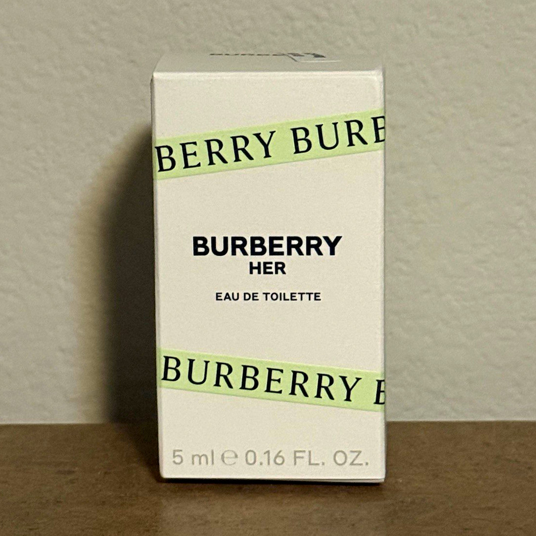 Burberry Her Eau de Toilette Spray Sample Size 0.16 fl oz / 5 ml Mini
