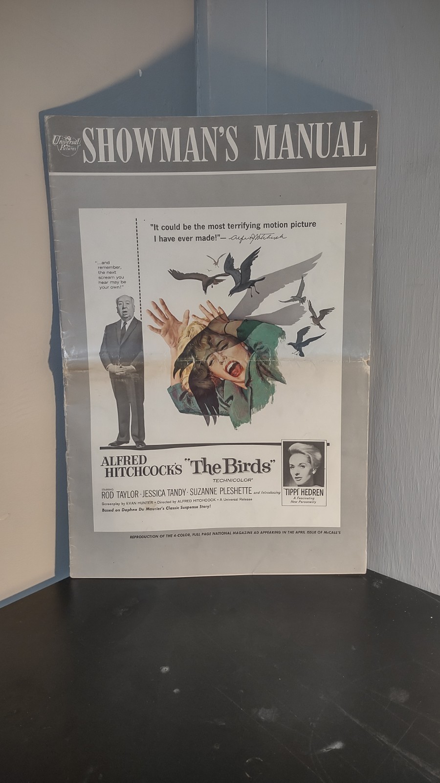 THE BIRDS Vintage 1963 Uncut Pressbook – 42 pages – ALFRED HITCHCOCK