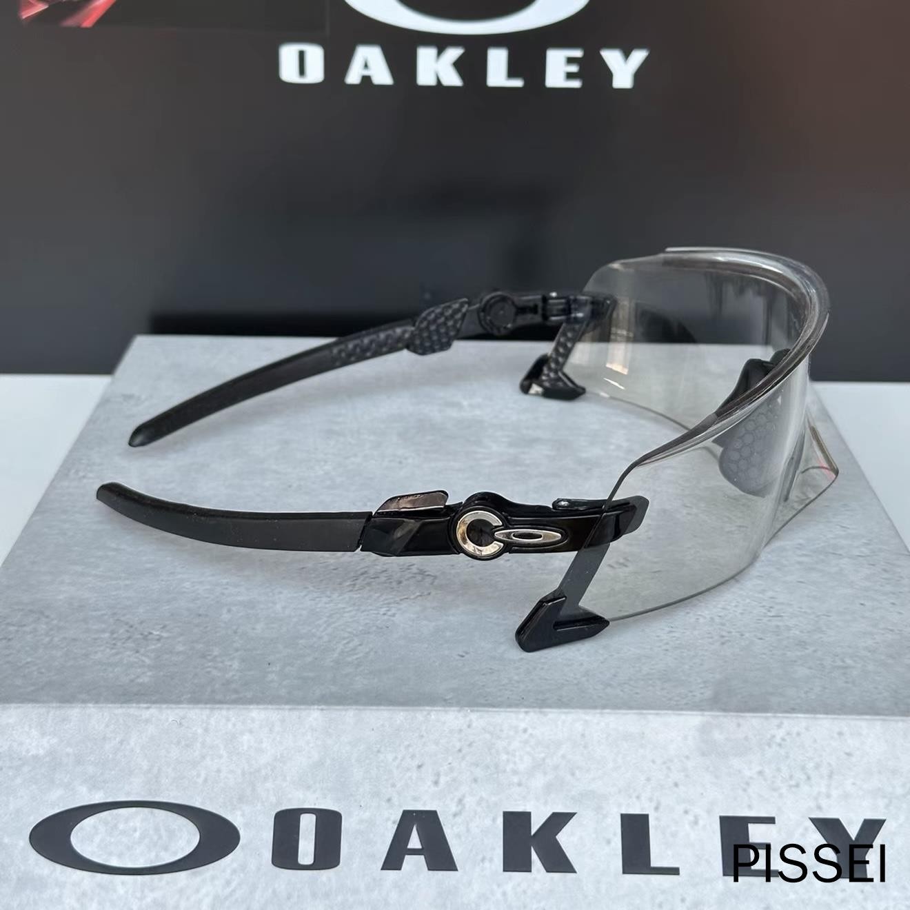 Oakley KATO9455M Cycling Glasses Photochromic Sunglasses Black Frame Oakley KATO9455M Cycling Glasses Photochromic Sunglasses Black Frame