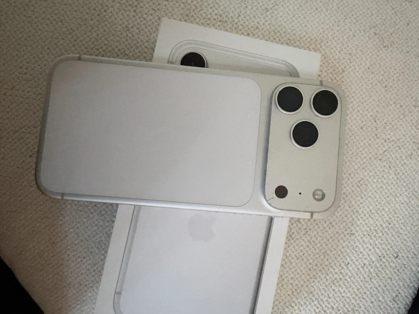 Apple iPhone 17 Pro Max 256GB Silver Factory Unlocked eSIM ''Rеаd dеѕсriрtiоn'' Apple iPhone 17 Pro Max 256GB Silver Factory Unlocked eSIM ''Rеаd dеѕсriрtiоn''