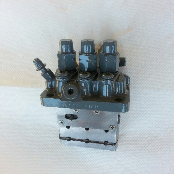 Used Rebuilt Genuine Kubota RTV 900 Fuel Injection Pump  16006-51010  D902