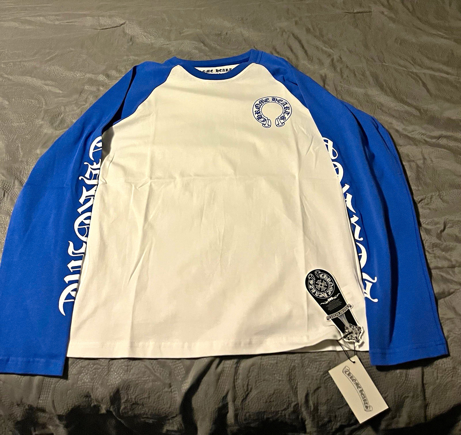 Chrome Hearts Men\'s M Cotton Raglan Long Sleeve Graphic Logo Tee White/Blue NWT Chrome Hearts Men\'s M Cotton Raglan Long Sleeve Graphic Logo Tee White/Blue NWT
