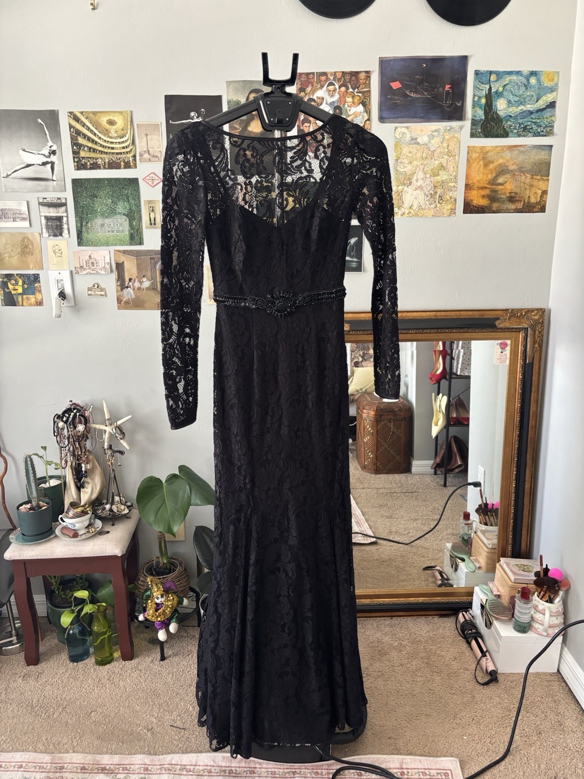 Vintage Gothic Dress π€π·οΈπ₯ Vintage Gothic Dress π€π·οΈπ₯