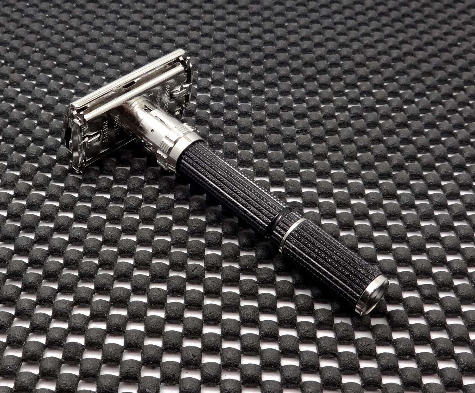 Vintage 1973 Gillette Super Adjustable 1-9 DE  Safety Razor T1 Clean