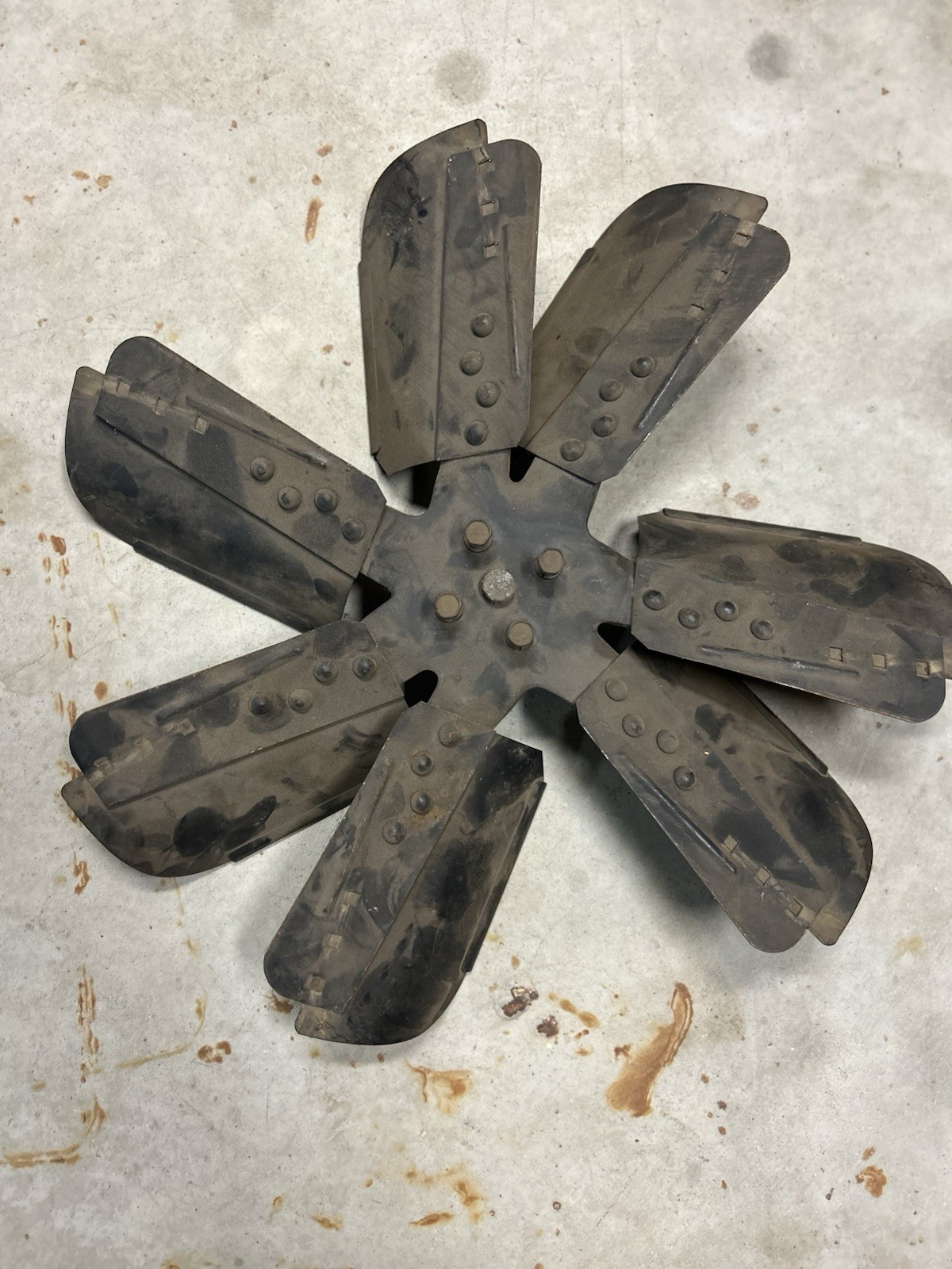 vintage 7-blade steel flex engine cooling fan P15430 late-60s & 70s GM Cadillac vintage 7-blade steel flex engine cooling fan P15430 late-60s & 70s GM Cadillac