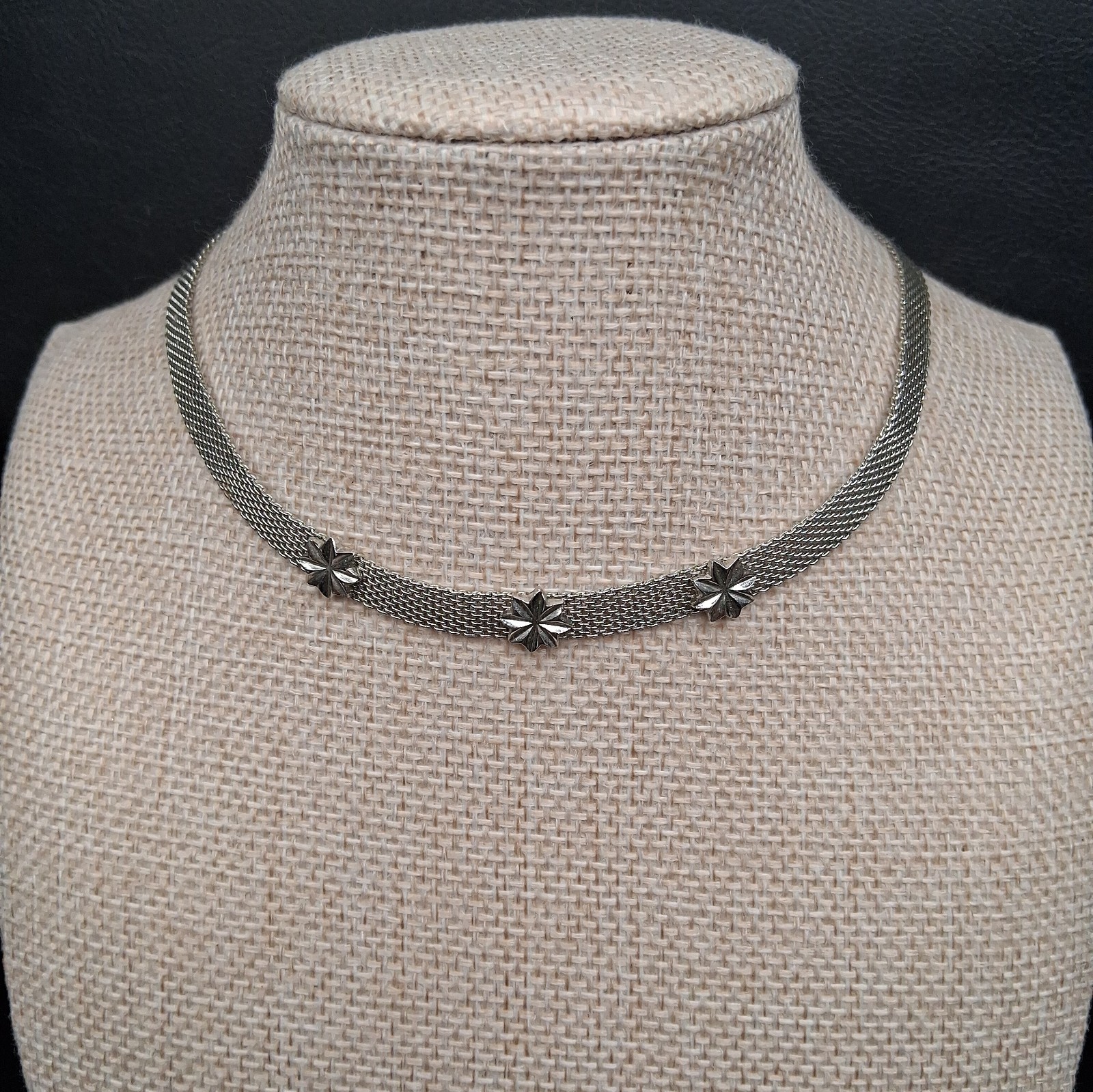 Vintage Silver Tone Mesh Choker Necklace Whit Three Flower. 18.742