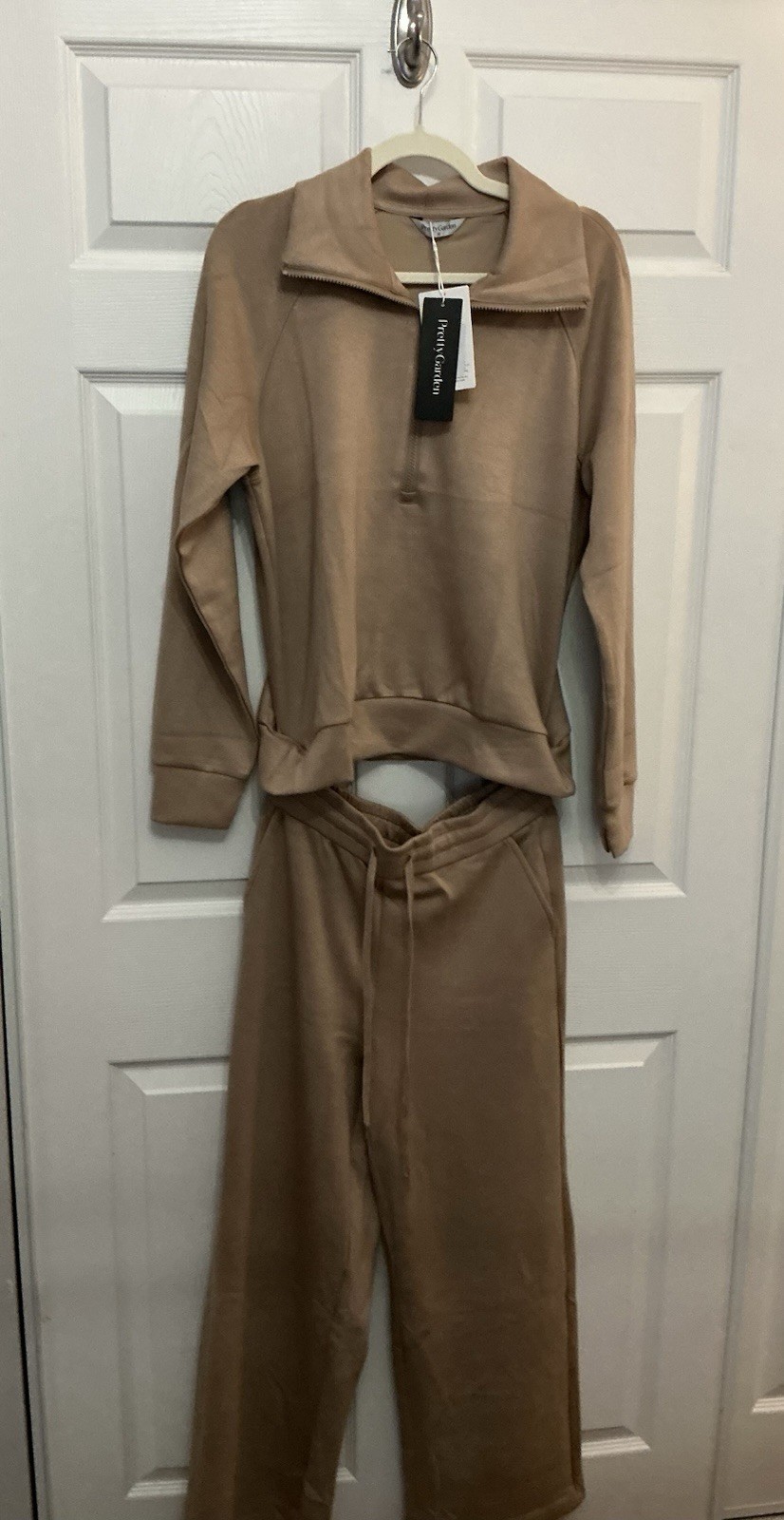 Pretty Garden Women\'s Tan Size Medium Sweatsuit Set Top and Pants New with Tags Pretty Garden Women\'s Tan Size Medium Sweatsuit Set Top and Pants New with Tags