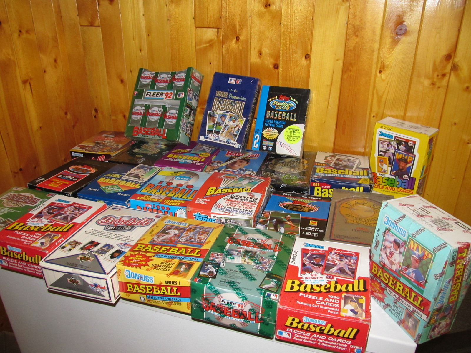 100 OLD UNOPENED BASEBALL CARDS IN PACKS