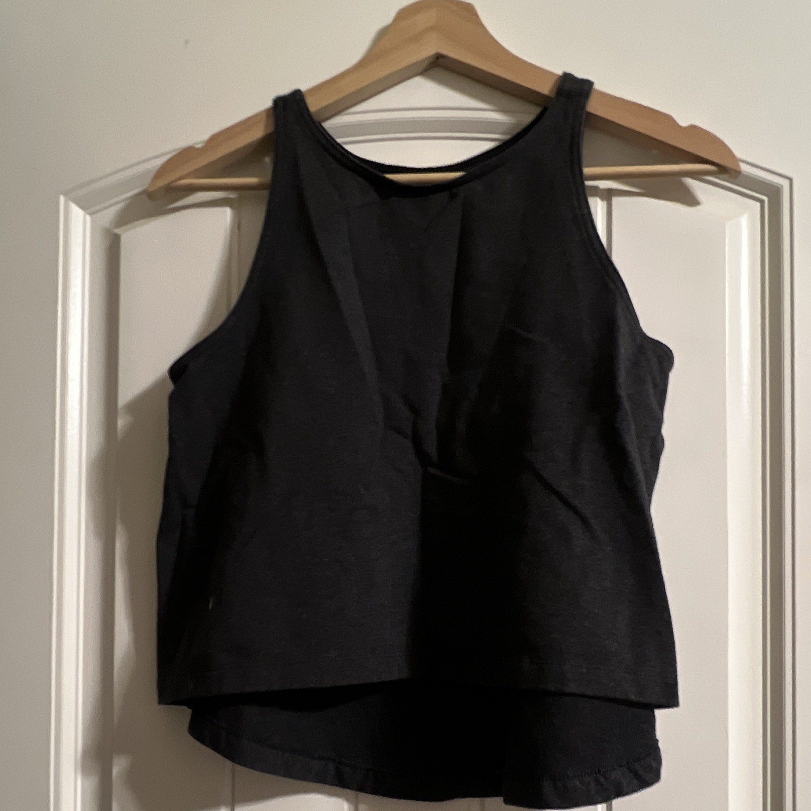 Lululemon Medium Cropped Workout Tank Lululemon Medium Cropped Workout Tank