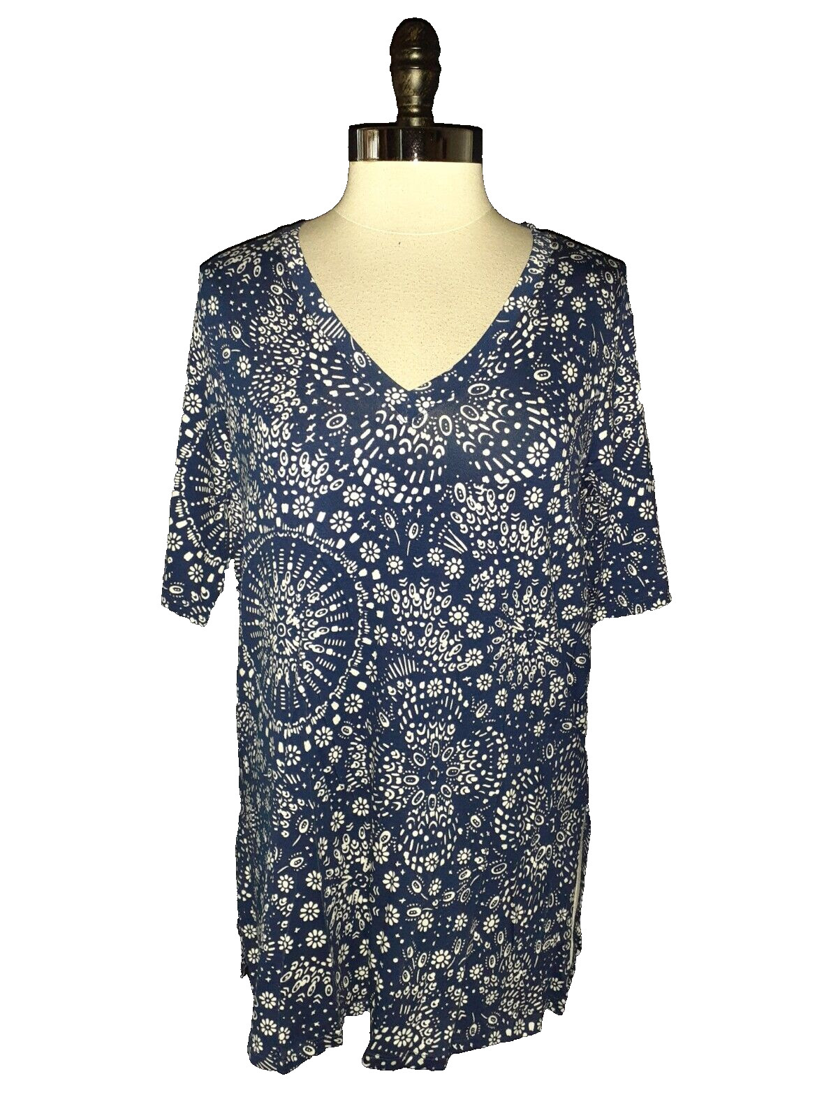 NEW TORRID Plus Size 0 0X Tunic Top Shirt Blue White Floral Short Sleeve