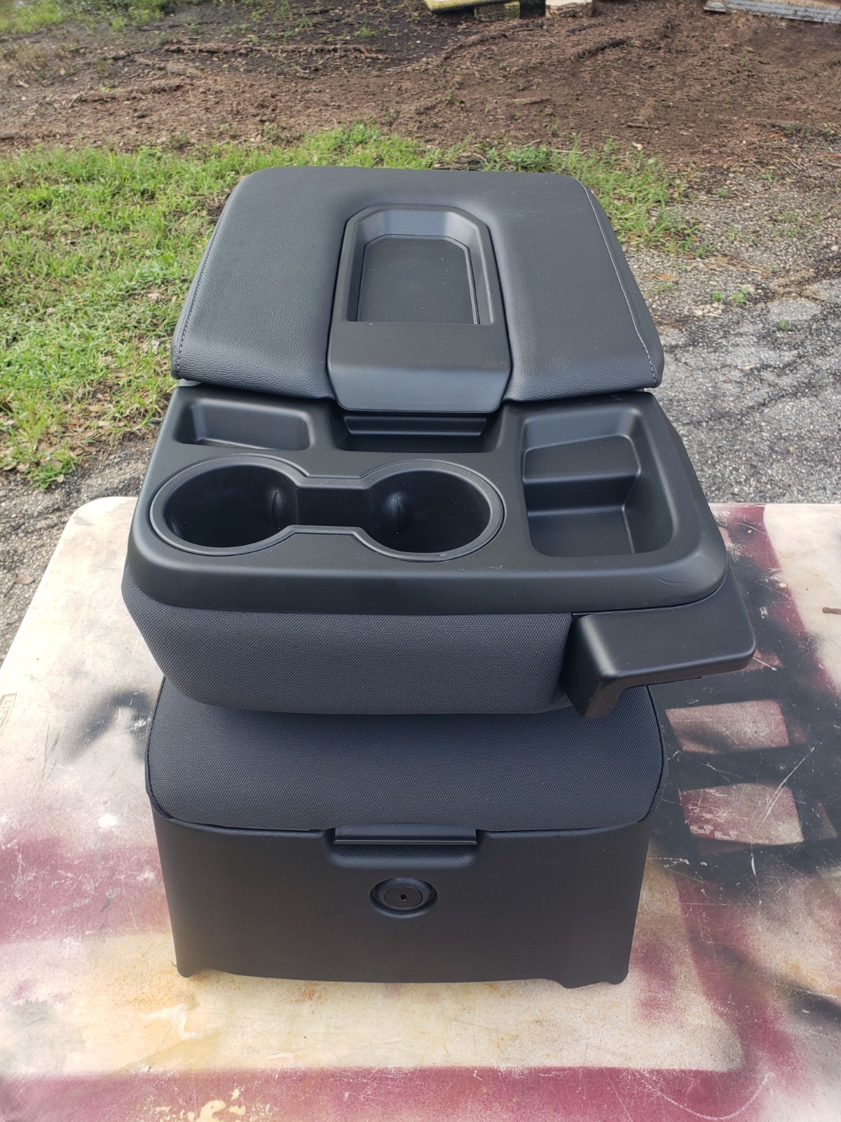 2019-25 OEM GM Front Center Jump Seat Console Silverado Sierra Tahoe Yukon (New) 2019-25 OEM GM Front Center Jump Seat Console Silverado Sierra Tahoe Yukon (New)