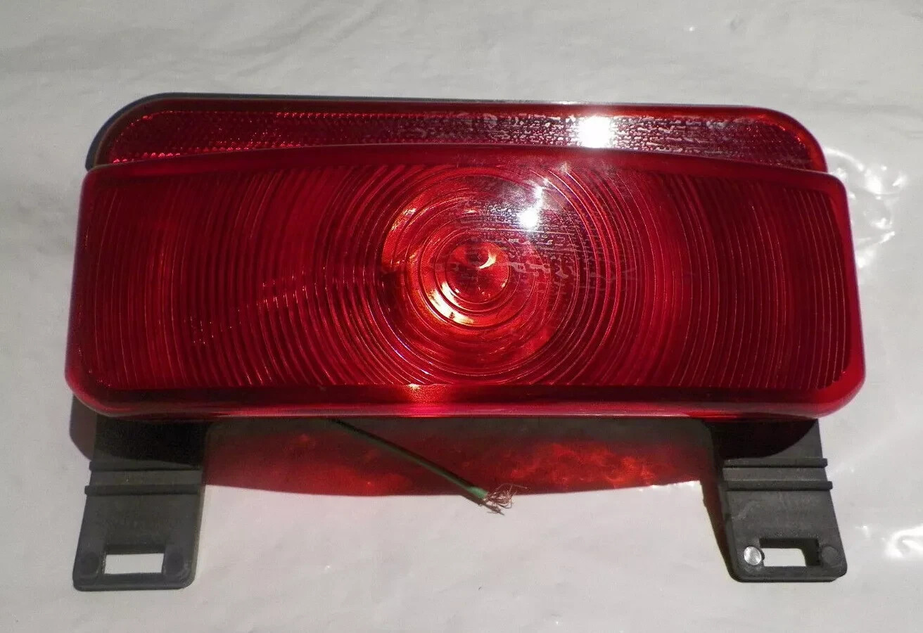 *COMMAND REPLACEMENT TAIL LIGHT RED 003-81LB LICENSE PLATE HOLDER 