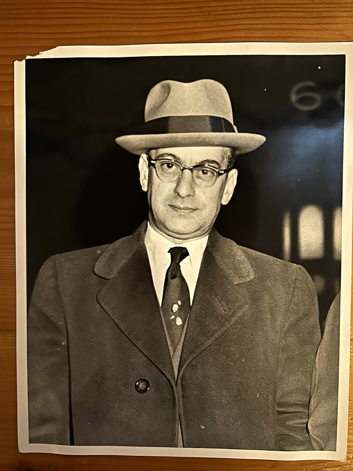 1952 Press Photo Anthony (Tony) Bender) Strollo Scale Portrait NYC Black & White