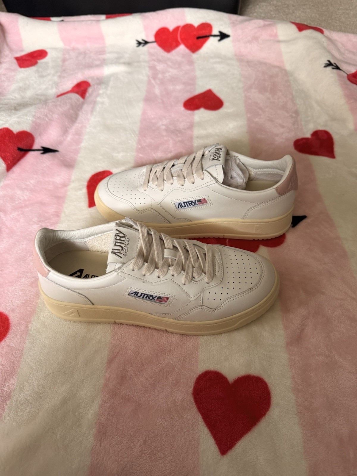 Autry Medalist Low Sneakers In White And Pink Leather- New Never Worn No Box Autry Medalist Low Sneakers In White And Pink Leather- New Never Worn No Box