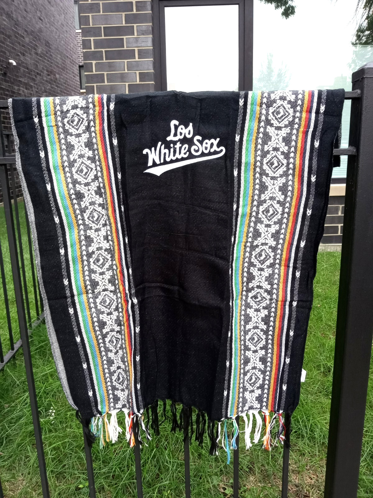 Chicago White Sox Los White Sox Poncho 9-25-26 SGA, + free DVD set