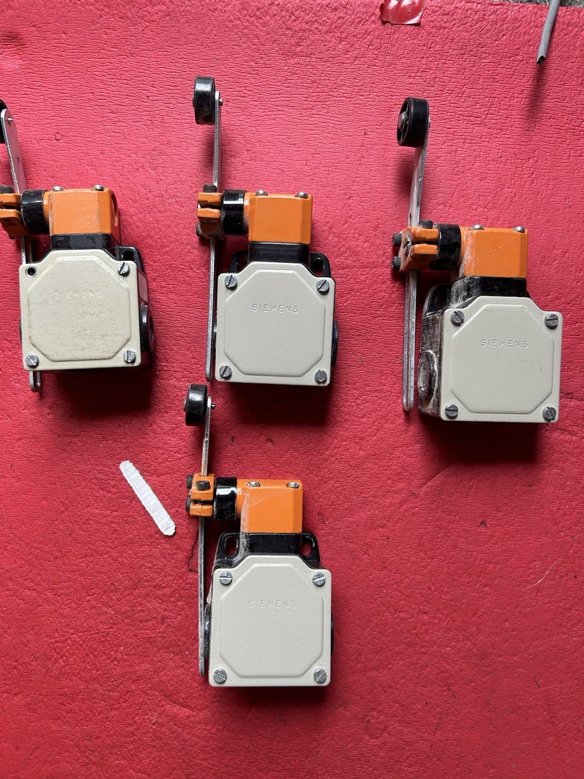 (4) SIEMENS 3SE3 100-1U Limit Switches (4) SIEMENS 3SE3 100-1U Limit Switches