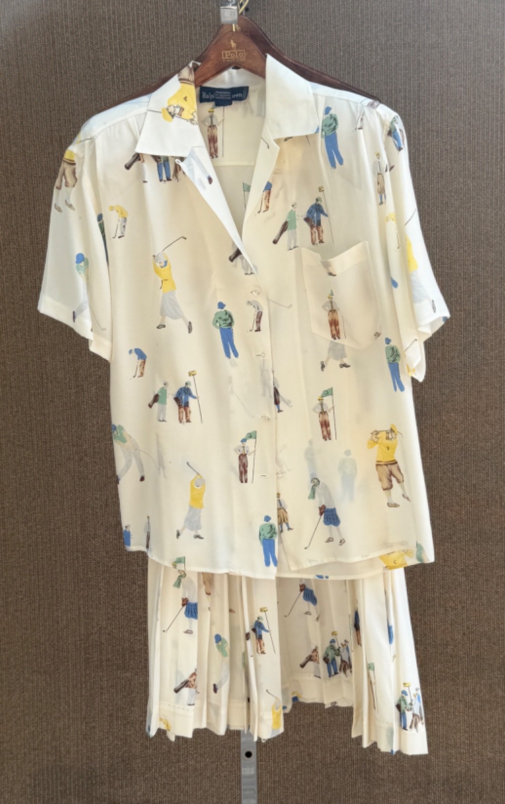 HTF Vintage 80-90’s Ralph Lauren SILK 2pc skirt/blouse GOLFING theme set Size 6 HTF Vintage 80-90’s Ralph Lauren SILK 2pc skirt/blouse GOLFING theme set Size 6