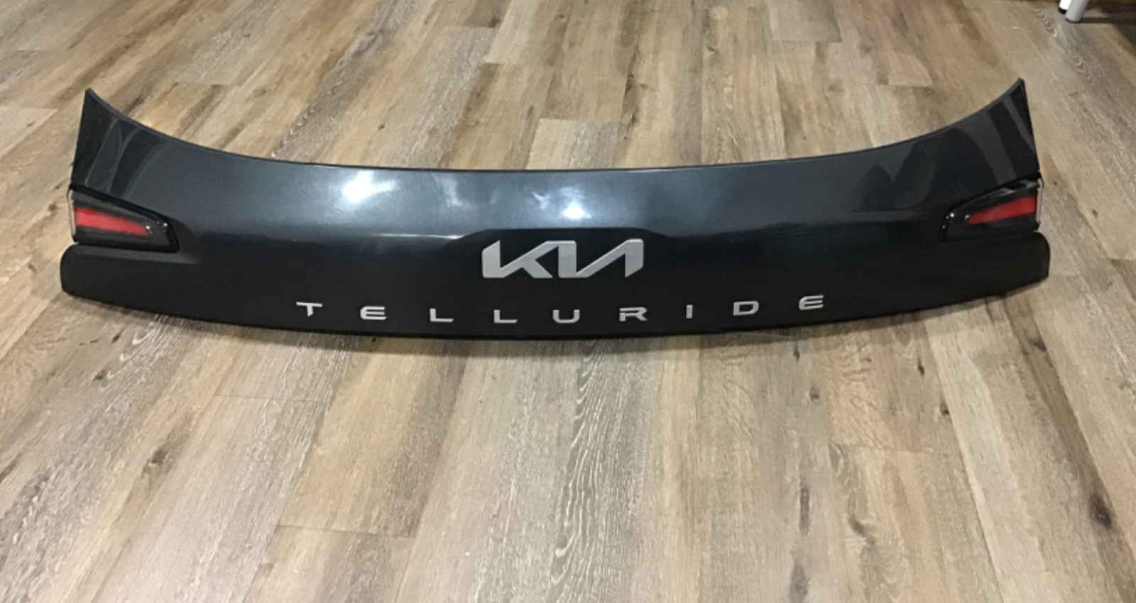 2020 - 2025 KIA TELLURIDE REAR LIFTGATE PANEL W/ TAIL LIGHTS OEM 87311-S9200