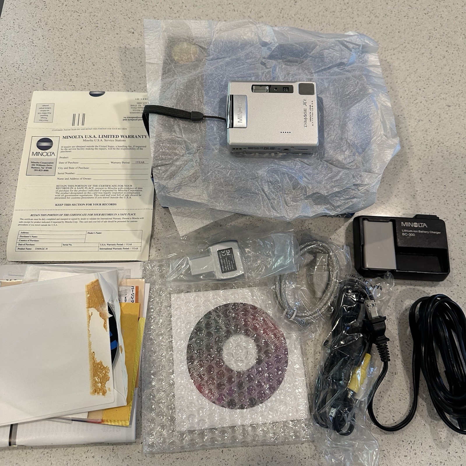 Minolta Dimage XT 3.2MP CCD Rare Vintage Digital Silver Camera Boxed Tested Minolta Dimage XT 3.2MP CCD Rare Vintage Digital Silver Camera Boxed Tested