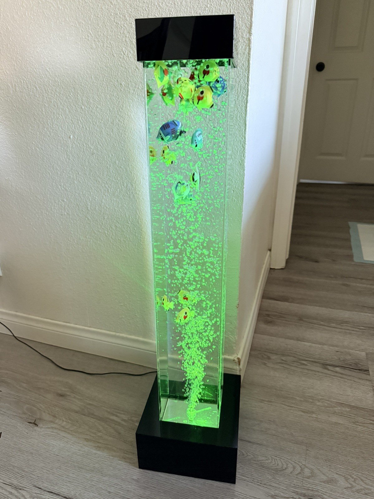 32” LED Water Bubble Fish Lamp with remote 7 Color Changing Light plug and play 32” LED Water Bubble Fish Lamp with remote 7 Color Changing Light plug and play