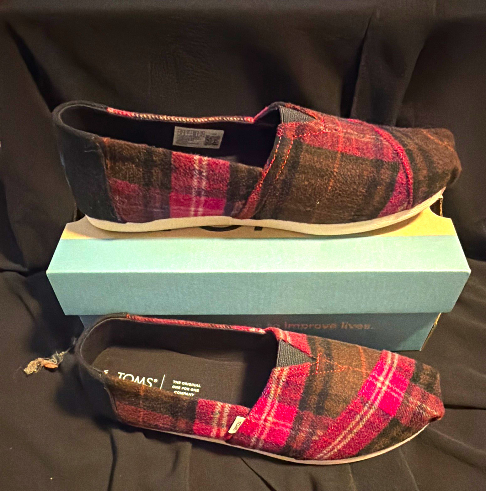 TOMS Women’s Plaid Slip-On Flats Black/Pink Closed Toe Casual