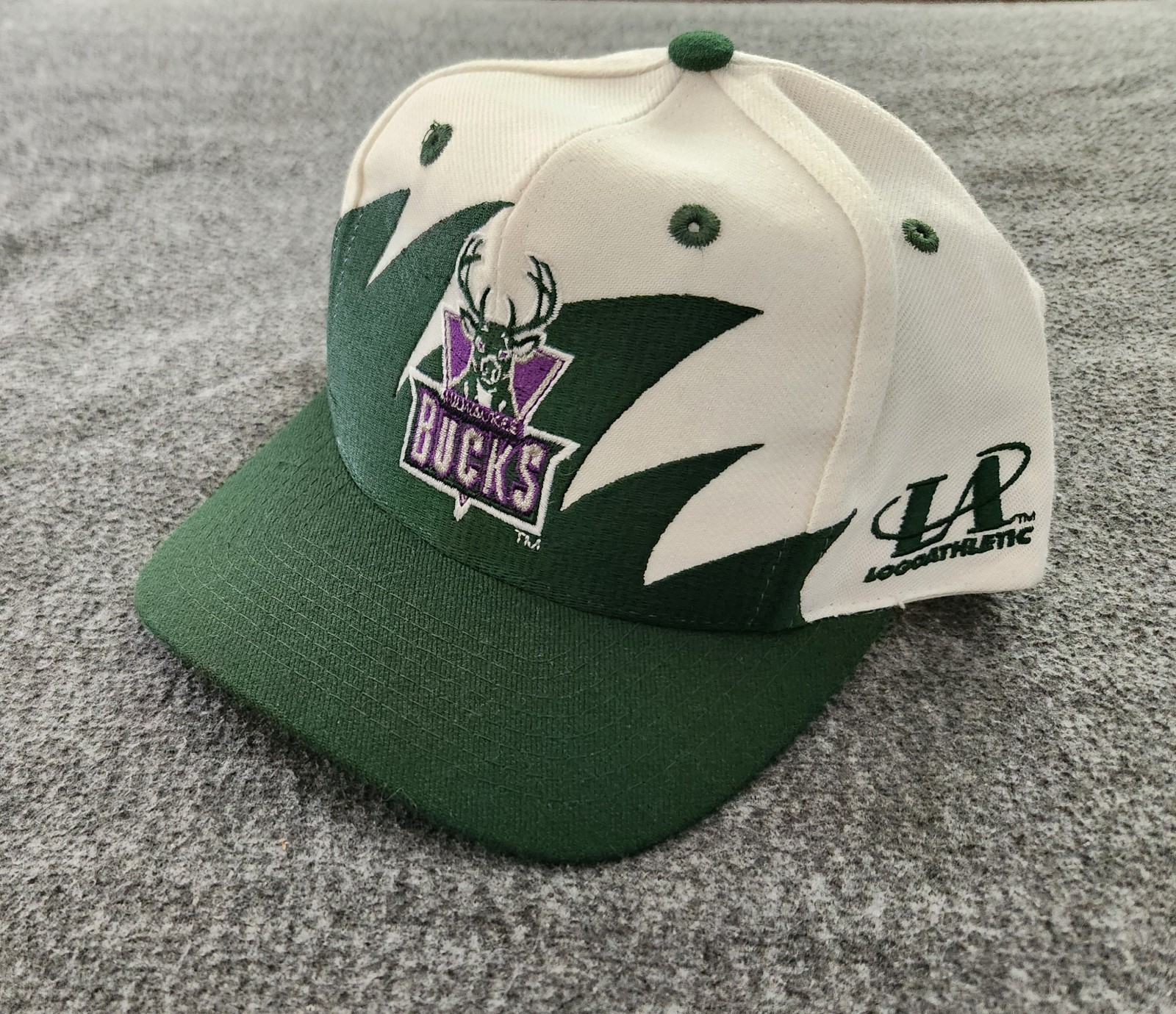 RARE VTG 90s Milwaukee Bucks Logo Athletic Sharktooth Snapback Hat CLEAN Taiwan