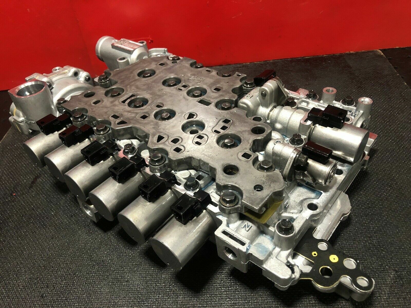 2015-UP GM CHEVY 8L90 TRANSMISSION VALVE BODY CAST# 24272846 #24274844 #24273239