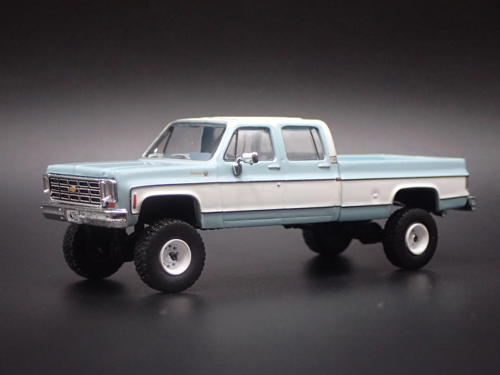1978 CHEVY CHEVROLET DELUXE K30 SILVERADO CREW CAB 1:64 SCALE DIECAST MODEL CAR