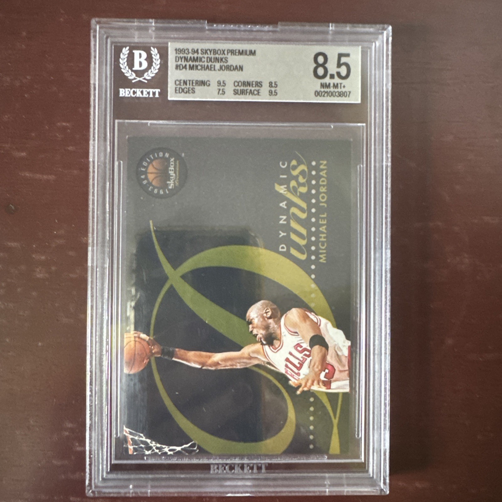 1993-94 Skybox Premium - Dynamic Dunks Michael Jordan #D4 1993-94 Skybox Premium - Dynamic Dunks Michael Jordan #D4