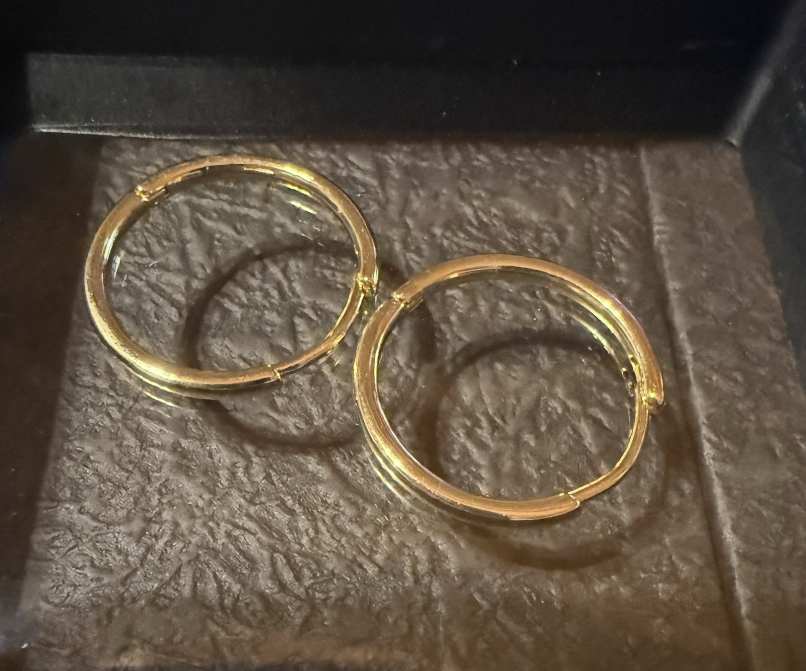 14k Yellow Gold 24mm Continuos Hoop Earrings 2mm New 14k Yellow Gold 24mm Continuos Hoop Earrings 2mm New