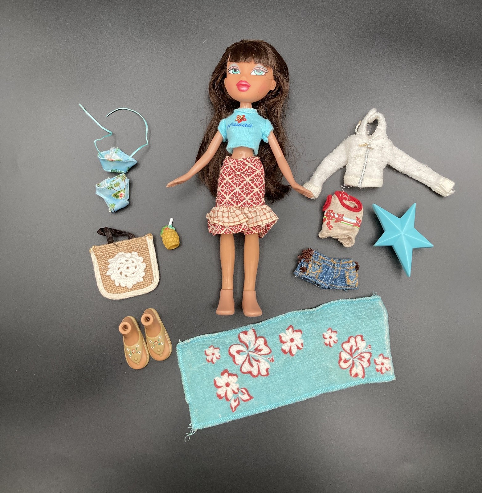 Bratz Dana Sunkissed - MGA- 2004- Very Nice- with some accessories -**READ**